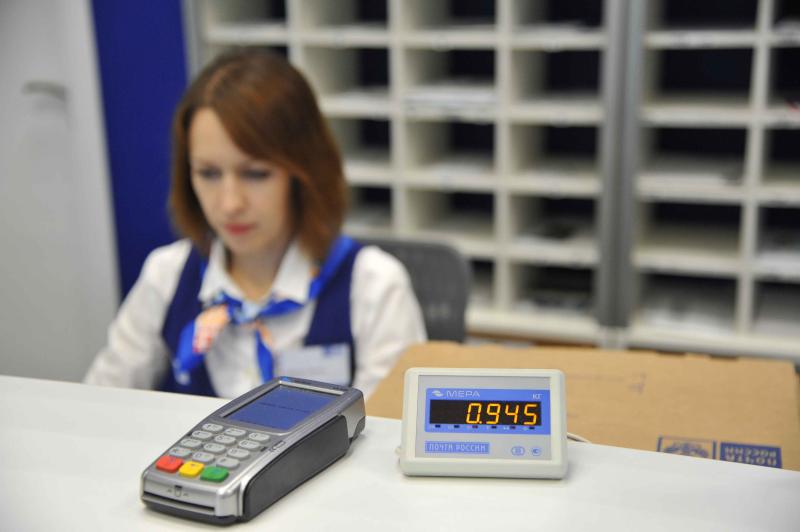 Жители Удмуртии стали чаще рассчитываться за услуги Почты России безналичным способом