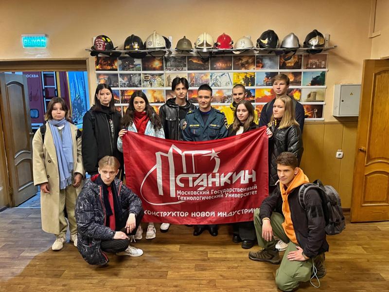 Экскурсия для добровольцев в рамках 90-летия со дня образования Гражданской обороны в России