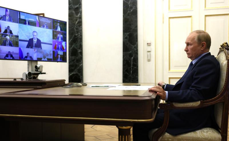 Президент поручил расширить спектр цифровых услуг для граждан России