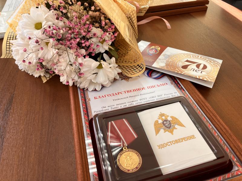 В  преддверии 70-летнего юбилея со дня создания вневедомственной охраны росгвардейцы встретились с ветеранами ведомства в Туве