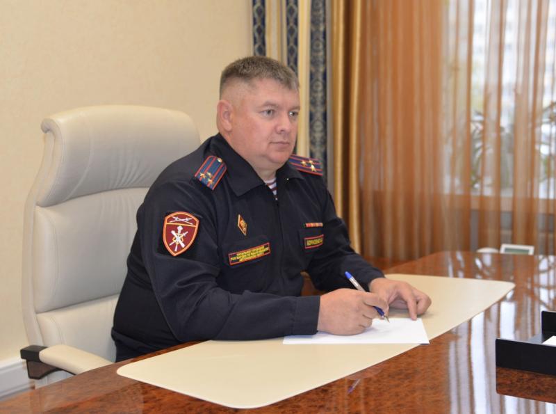 Начальник Управления Росгвардии по Ямало-Ненецкому автономному округу поздравил сотрудников полиции с профессиональным праздником