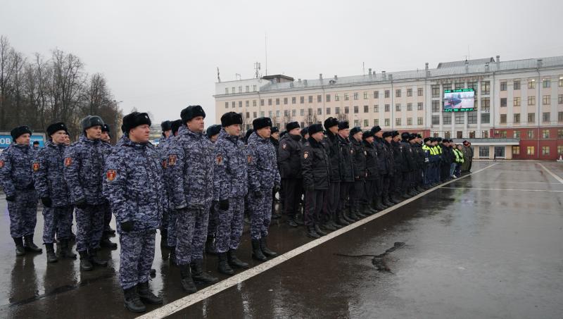 В Кирове прошел гарнизонный инструктаж полиции и Росгвардии