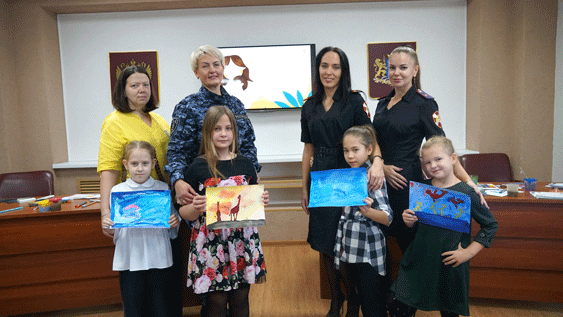 В Ульяновске для детей сотрудниц вневедомственной охраны Росгвардии был проведен мастер-класс по изобразительную искусству