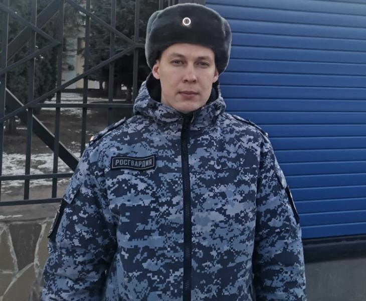 Офицер Росгвардии из Иркутской области находясь в служебной командировке в Воронеже вместе с коллегами-росгвардейцами оказал помощь в тушении крупного пожара