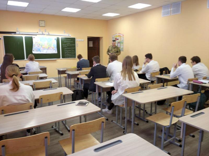 Представители Росгвардии проводят профориентационные мероприятия в зауральских школах