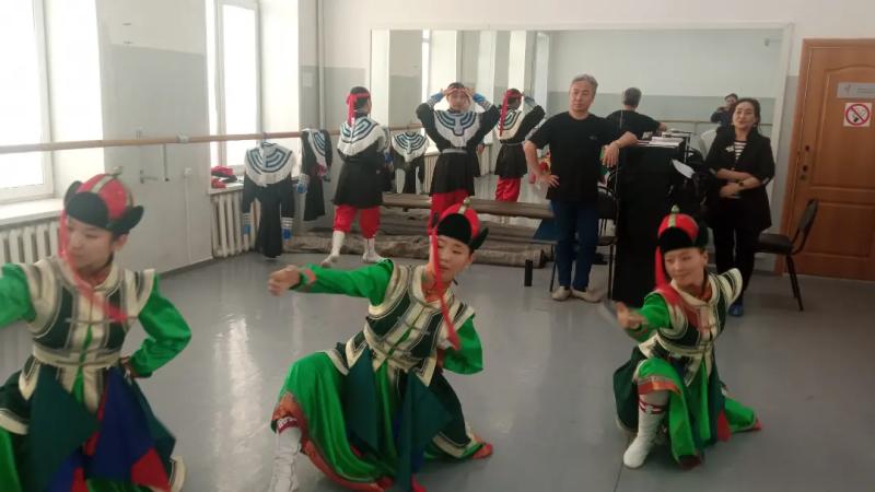 Что представили на конкурс балета в Улан-Удэ монголы?