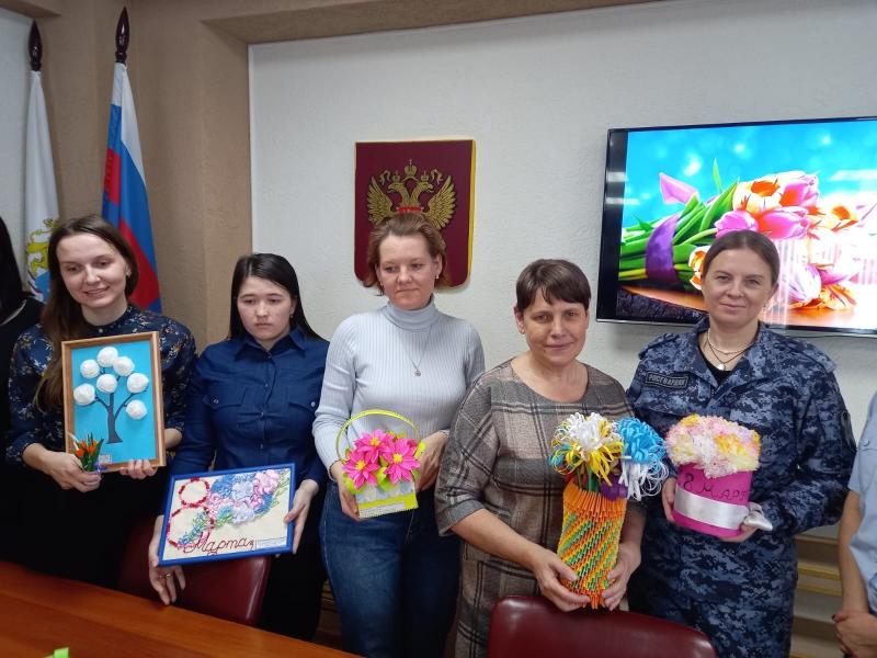 В Ульяновске сотрудники Росгвардии подвели итоги детского конкурса поделок «Букет для мамы»