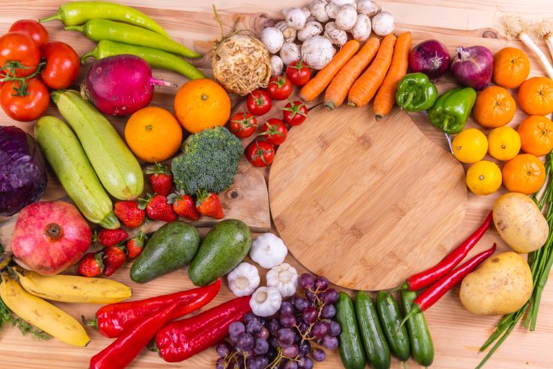 Сезонные продукты: как употреблять весенние фрукты и овощи для поддержания формы?
