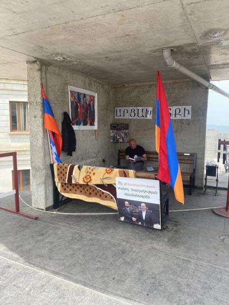 Координатор движения «Возрождающийся Арцах» продолжает акцию протеста против готовности Пашиняна признать Нагорный Карабах частью Азербайджана