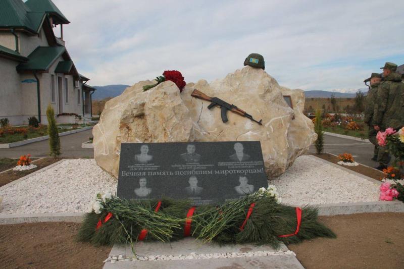 В Нагорном Карабахе (Арцахе) открыт мемориальный памятник в честь погибших миротворцев. Фоторепортаж