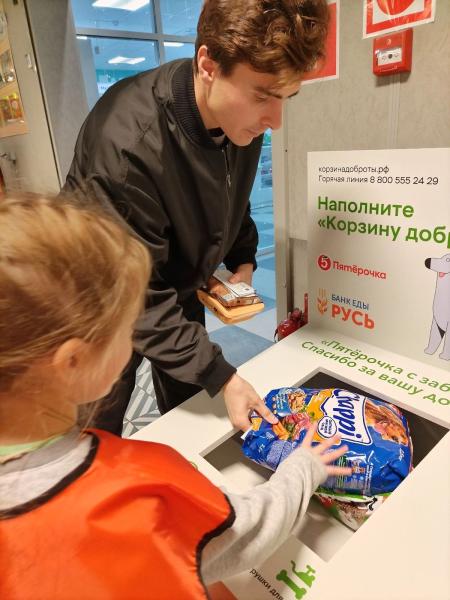 «Пятёрочка» и Банк еды «Русь» запустили дополнительный сбор кормов для животных