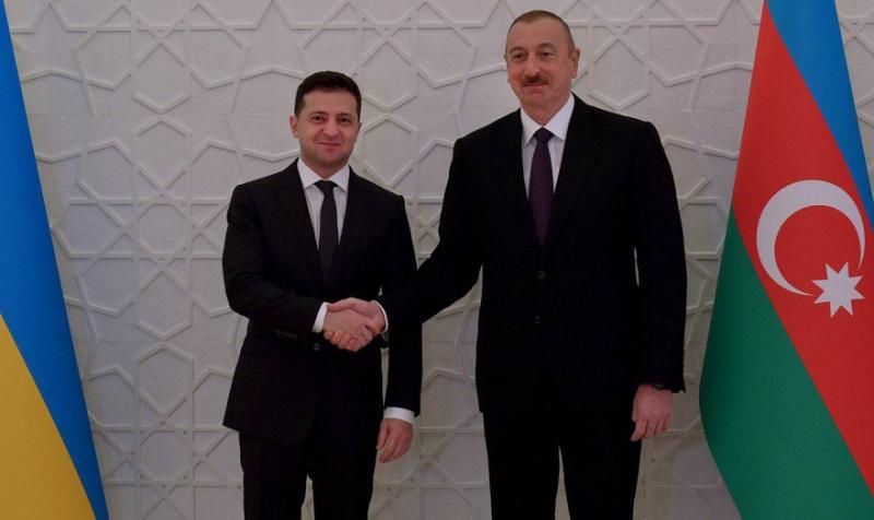 Привет от "стратегического партнера" России: Азербайджан отправил Украине третью очередь энергетической помощи на $7,6 млн. Фоторяд