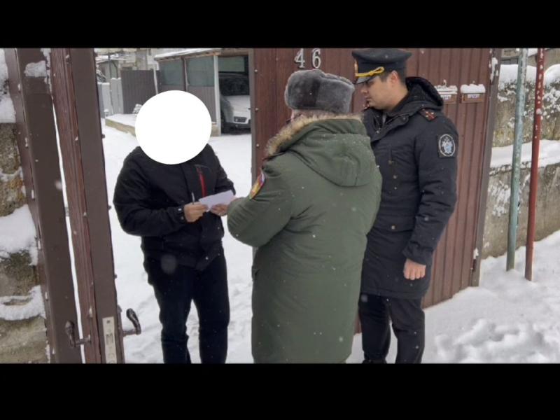 Военные следователи вели рейд в частном секторе Симферополя по выявлению бывших мигрантов, нарушающих законодательство о воинском учете