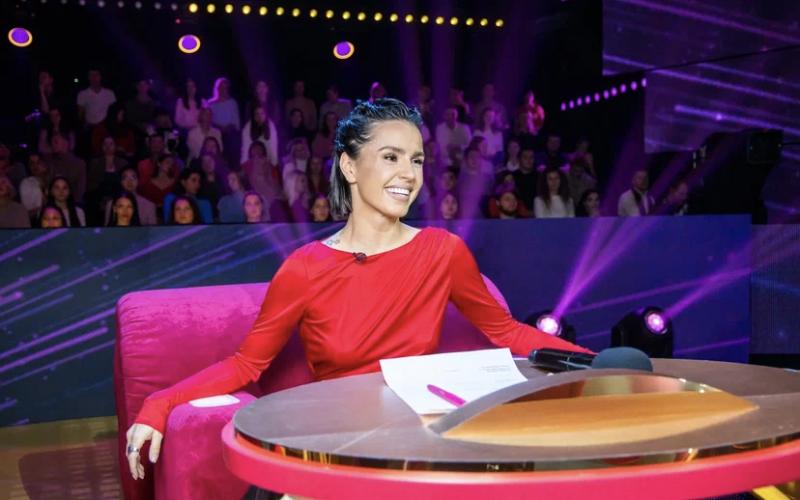 Zivert рассмешил “откровенный секс” в глазах Азамата Мусагалиева в шоу “Конфетка” на ТНТ