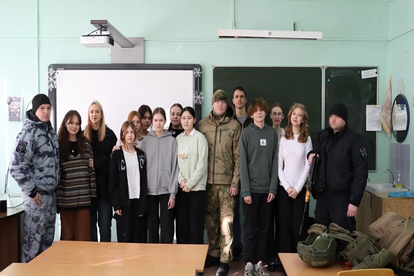 Сотрудники столичного ОМОН «Авангард» посетили подшефную школу