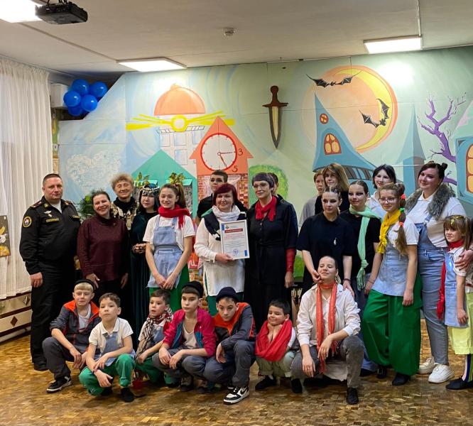 Военные следователи поздравили воспитанников подшефного севастопольского детского дома с наступающим праздником - Международным женским днём