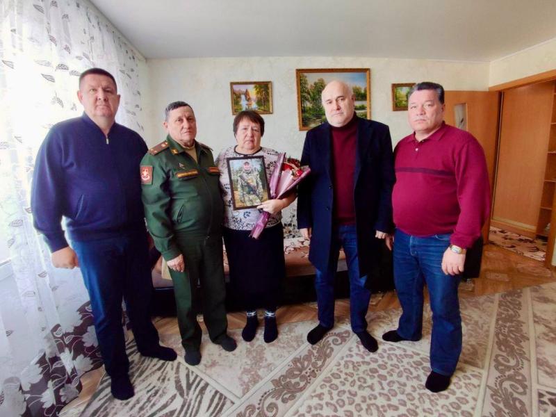 Матерей бойцов СВО поздравил руководитель Чечено-ингушского культурного центра "Вайнах" Салман Майрукаев
