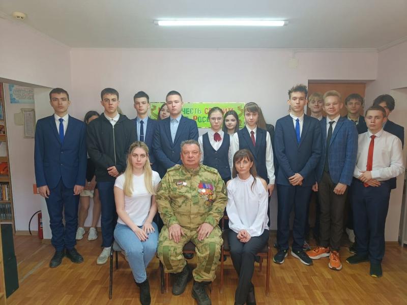 В Мордовии ветеран Росгвардии провел патриотическое мероприятие со школьниками