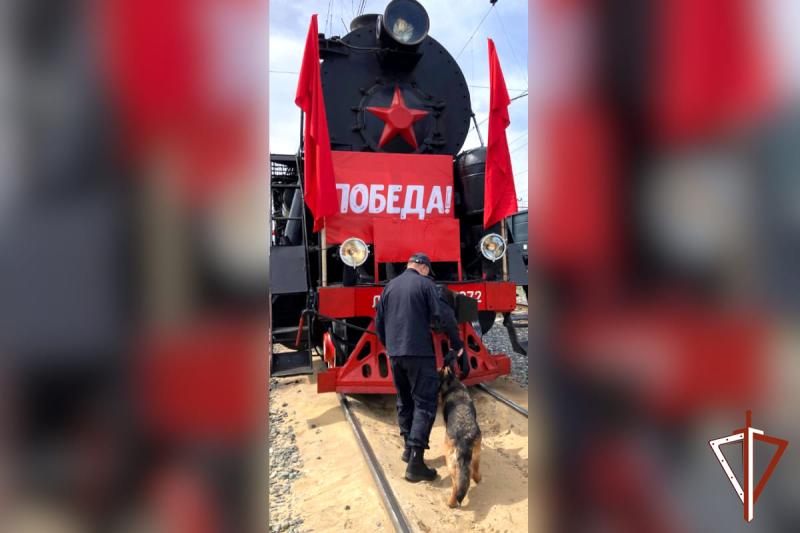 Сотрудники Росгвардии обеспечили безопасность прибывшего в Зауралье «Поезда Победы»