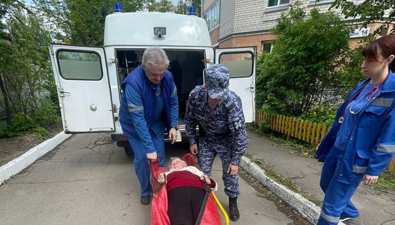Сотрудники вневедомственной охраны Росгвардии оказали помощь пожилой орловчанке