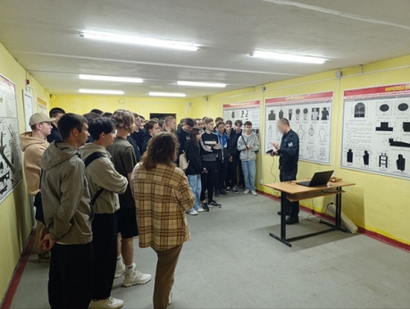 Ульяновский спецназ Росгвардии провел патриотическое мероприятие для студентов технического университета