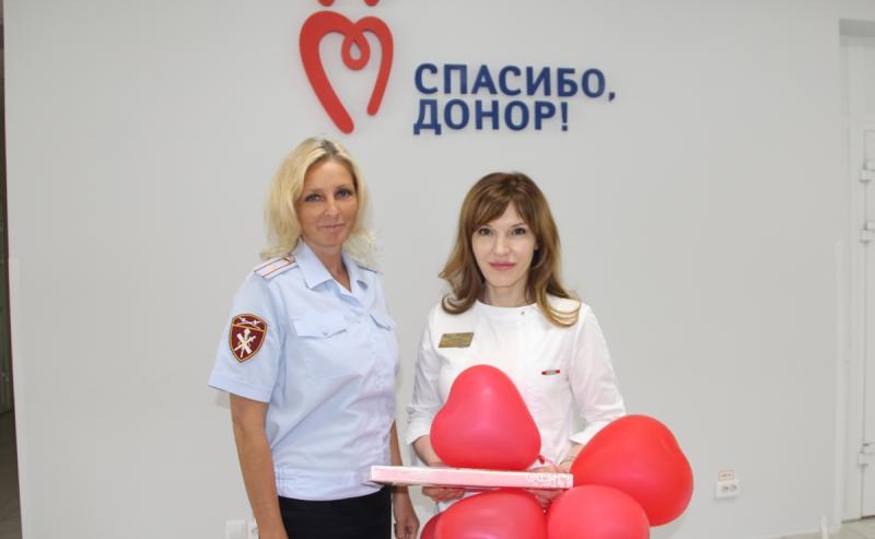 Росгвардия поздравила с Всемирным днем донора руководство и коллектив Тюменской областной станции переливания крови