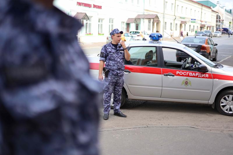 В Казани сотрудники вневедомственной охраны Росгвардии задержали подозреваемого в серии краж из магазина