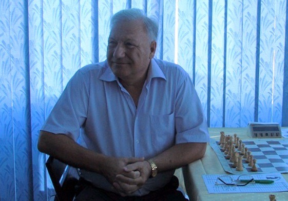 Шахматы:  стартовал рапид в честь 70-летия азовского гроссмейстера Николая Пушкова